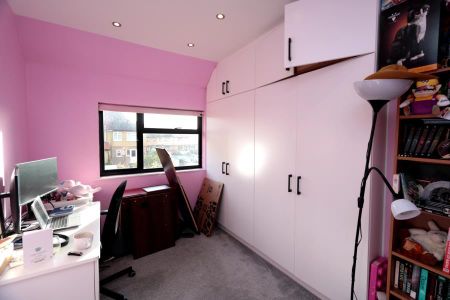 3 bedroom terraced house to rent - Photo 3