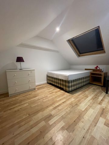 4 Bed Flat, St. Stephen's Road, E6 - Photo 3