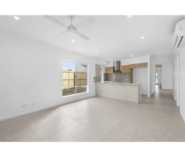 Beautiful Four Bedroom House in the Heart of Victoria Point - Photo 1