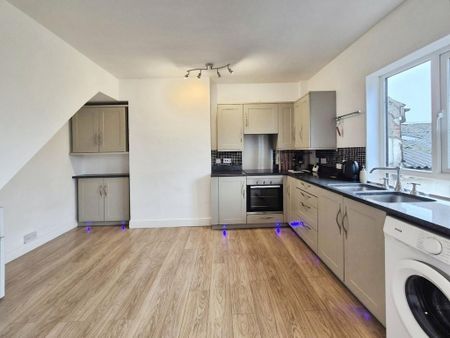 2 bedroom maisonette to rent - Photo 4