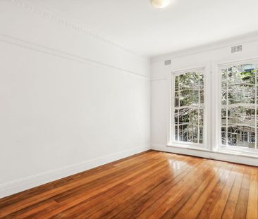 Charming Art Deco Studio in the Heart of Potts Point - Photo 2