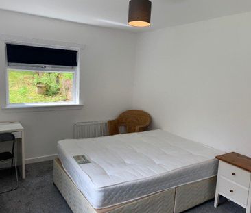 3 bedroom flat to rent - Photo 4