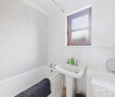 2 bedroom semi-detached house to rent - Photo 5