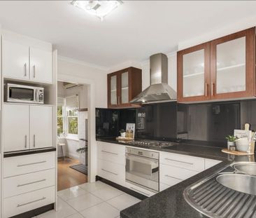 Charming Weatherboard Home - Photo 4