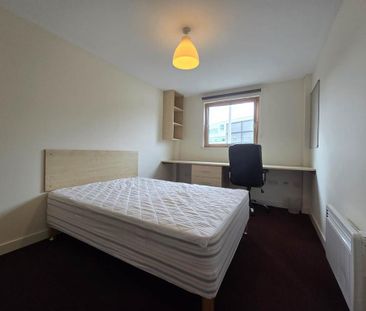 4 bedroom flat to rent - Photo 3