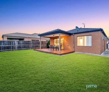 “Modern 3-bedroom family home with all of the features!” - Photo 3