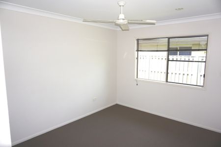 Spacious Family Home in Prime Location - 26 Duranbah Road, Blacks Beach - Photo 4