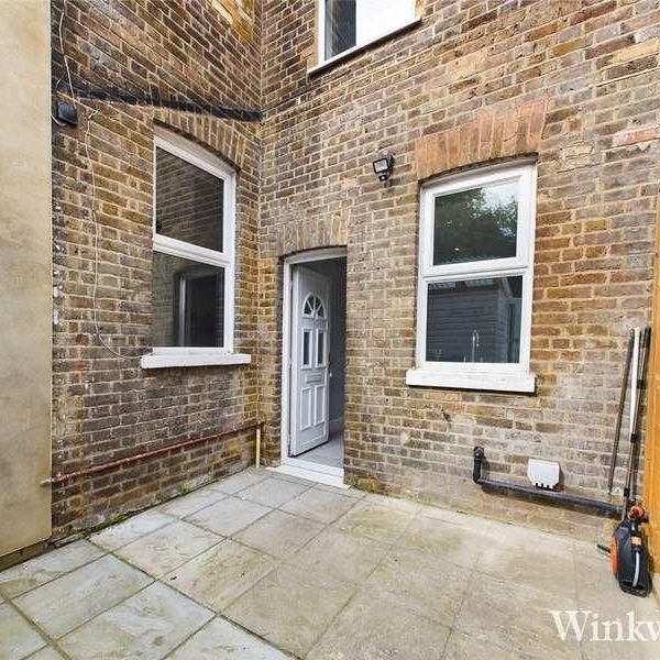 Churchfield Road, London, Uk, W3 - Photo 1