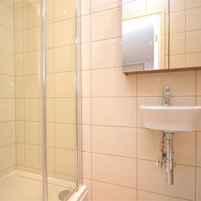 Cambridge Park, East Twickenham, London, TW1 - Photo 1