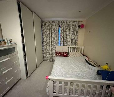 Kenilworth Avenue Romford, RM3 - Photo 2