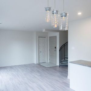 5.5 sur deux étages à St-Sauveur - Photo 2