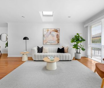 Exquisite Villa Living! - Photo 2