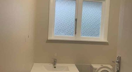 Great Location Family Home - Photo 4