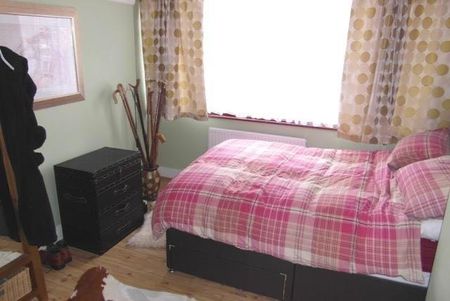 4 bedroom terraced house to rent - Photo 3