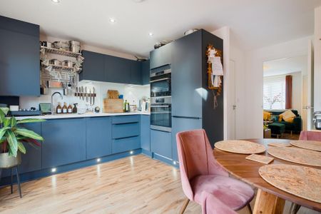 3 bedroom semi-detached house to rent - Photo 4
