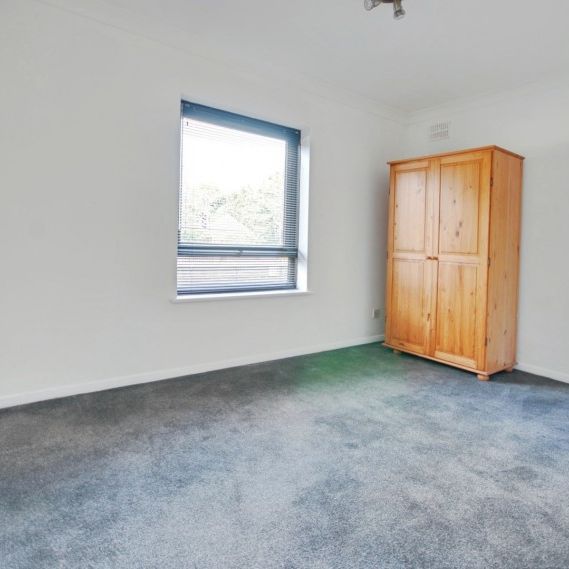 Grandfield Avenue, Nascot Wood, Watford - Photo 1