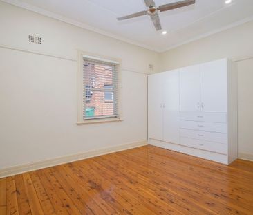 Oversized 2 Bedroom Apartment - Photo 2