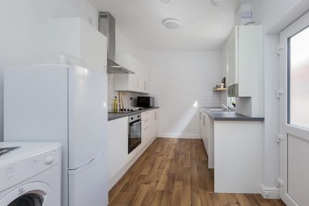 1 bedroom in a house share to rent - Photo 5