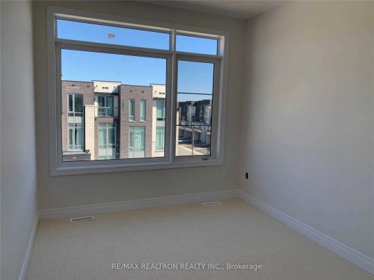 Condo Townhouse For Lease | N9229225 - Photo 1