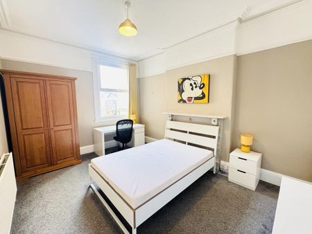 5 bedroom detached house to rent - Photo 3