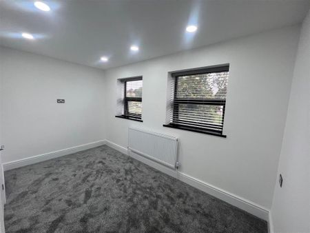 4 bedroom detached house to rent - Photo 3
