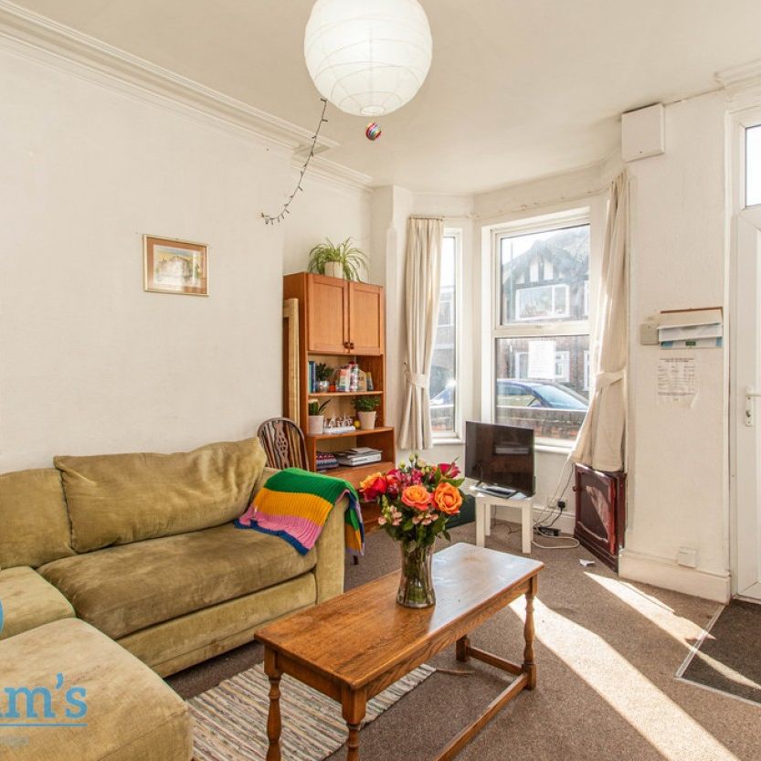 4 bed Mid Terraced House for Rent - Photo 1