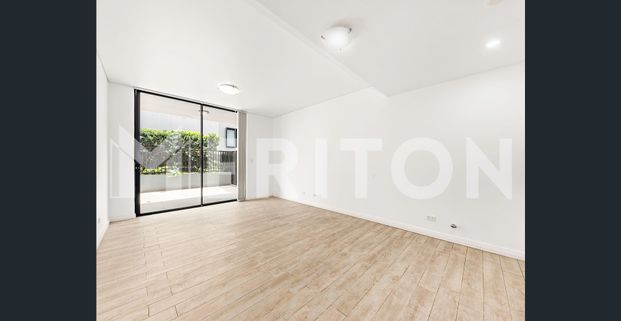 Sun-filled Courtyard Apartment with Floorboards Throughout - Photo 1