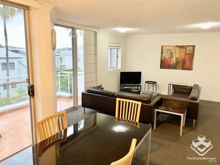 Large Fully Furnished 3 Bedroom Apartment - Photo 5