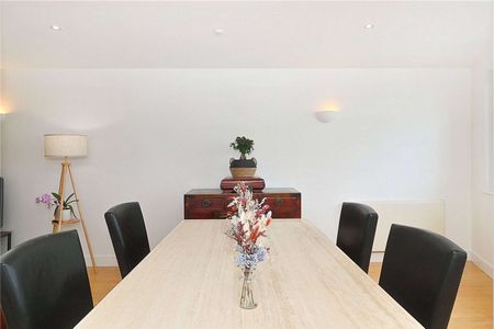 Located in this desirable riverside development is this vast two bedroom apartment, which has recently been redecorated throughout. - Photo 4