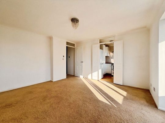 Bradleigh Avenue, Grays, RM17 - Photo 1