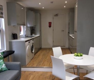 1 bedroom Flat To Let - Photo 2