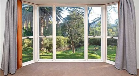 Large 6-Bedroom Home with Rumpus & Garage - Photo 4