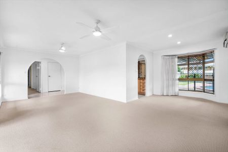 Lowest family home with the pool! - Photo 2