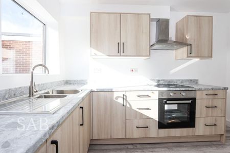 3 bedroom semi-detached house to rent - Photo 5