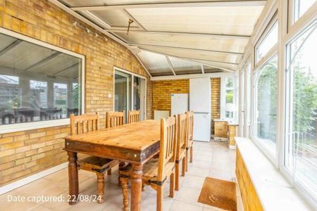 38 Vanbrugh Drive - Photo 2