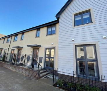 3 bedroom end of terrace house to rent - Photo 4