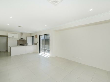 Modern Easy Maintenance Family Home - Photo 2