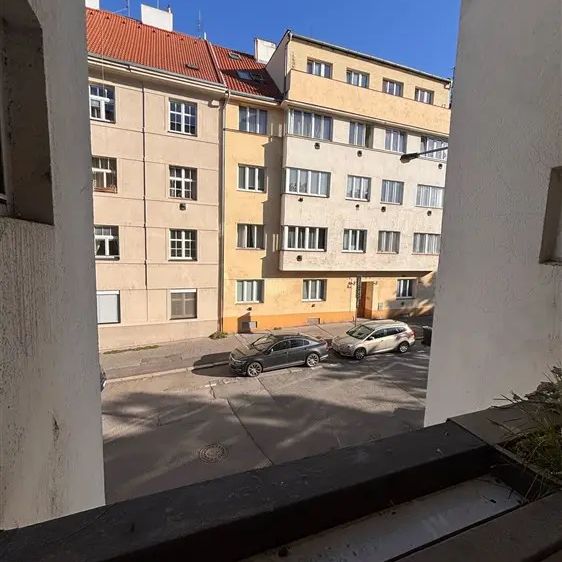 2+kks balkonem, komorou a sklepeme, hned k nastěhování, tramvajová zastávka v pěší dostupnosti - Photo 1