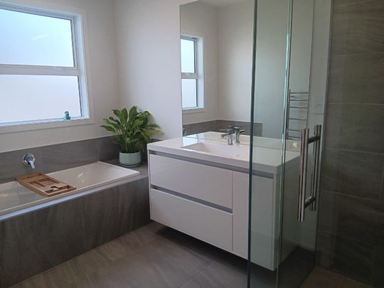 Meech Way, Frimley - Photo 1