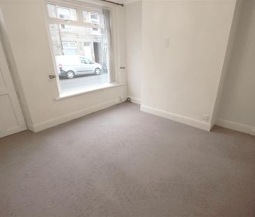 3 Bedroom House - Mid Terrace To Let - Photo 2