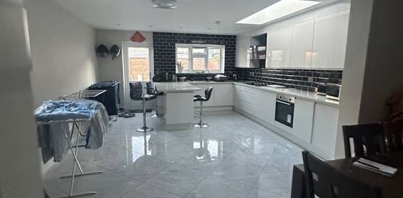 Room in a Shared House, Middleham Road, N18 - Photo 2