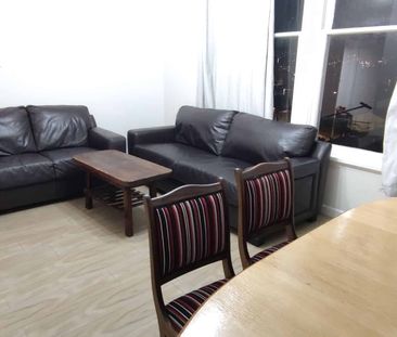 European Luxury with Best City Views in Newtown - Photo 1