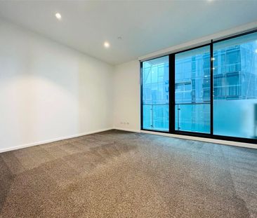 UNFURNISHED - Bright and airy studio apartment on level 36 of the M... - Photo 1