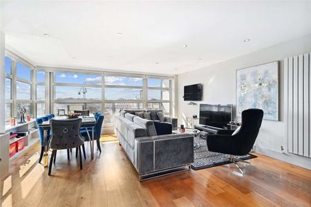 A contemporary three bedroom lateral apartment in Consort Rise House featuring 24/7 concierge and gym. - Photo 2