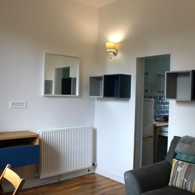 2 bed flat for rent in The Shore - Photo 1