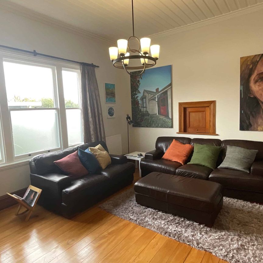 EXECUTIVE HOME CENTRALLY LOCATED - Photo 1