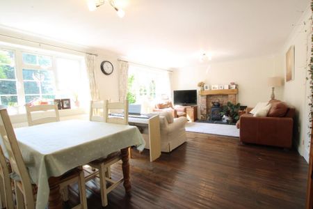 4 bedroom detached house to rent - Photo 2