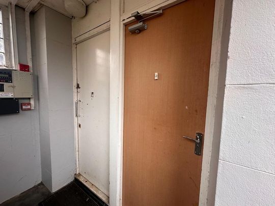 4 bedroom flat to rent - Photo 1