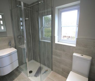 2 bedroom end of terrace house to rent - Photo 1