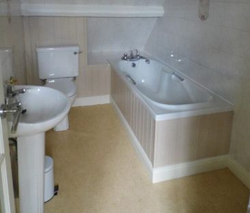 2 bedroom terraced house to rent - Photo 4